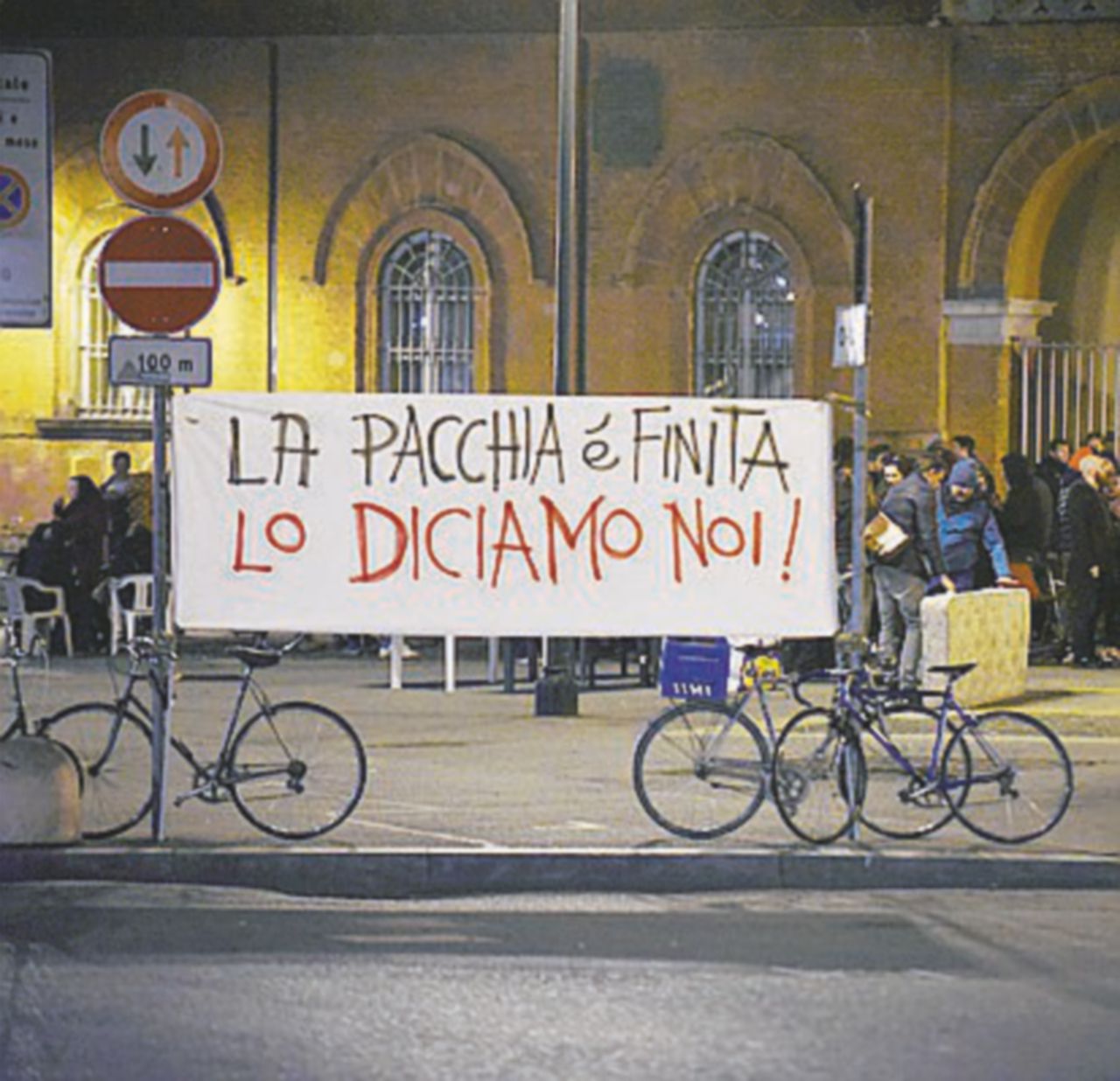 Copertina di Gli anarchici contro la Holden: “Baricco vuole prendersi l’Asilo”