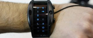 Copertina di Nubia Alpha è lo smartwatch con display flessibile che telefona e scatta foto, ma è ingombrante e pesante