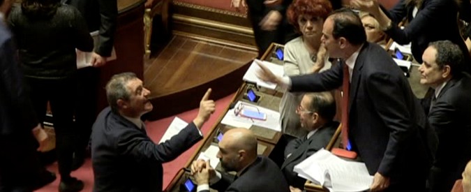 Copertina di Decretone, battibecco in Aula fra Marcucci (Pd) e Castaldi (M5s): “Offese e intimidazioni non più tollerabili”