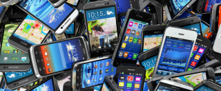 Copertina di Il mercato smartphone ha un grande problema: le due tecnologie del futuro, allo stato attuale, convincono poco