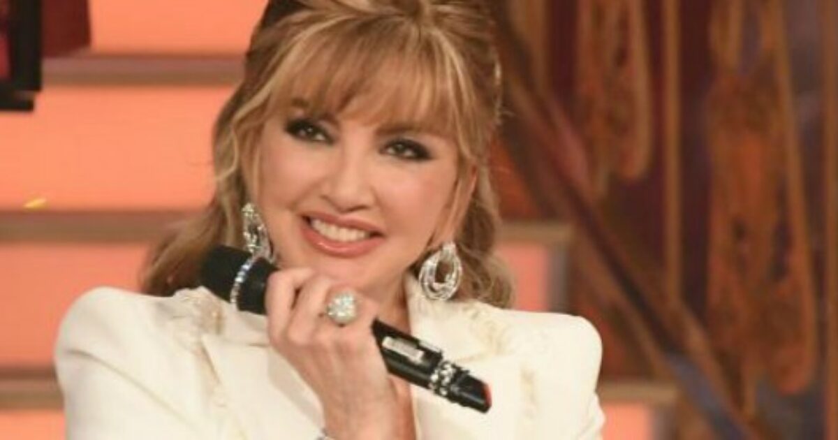 “Oggi purtroppo abbiamo avuto un altro infortunio durante gli allenamenti”: Milly Carlucci parla dell’incidente capitato a Carlo Aloia. E non scioglie i dubbi su Francesca Fialdini