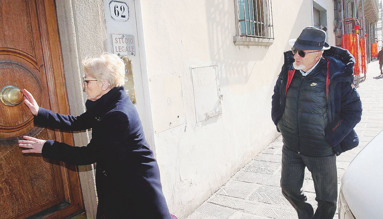 Copertina di Concorso in bancarotta: mamma Renzi a processo