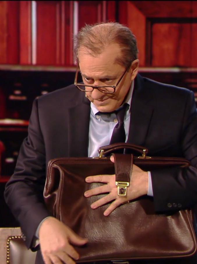 Copertina di Fratelli di Crozza, i messaggi subliminali di Tria: ecco cosa pensa davvero di Di Maio, Tav e Salvini. L’imitazione è imperdibile