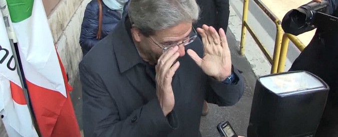 Copertina di “Daje Paolo un po’ di zuccheri”, il regalo di “Calenda scrutatore” a Gentiloni. E l’ex premier reagisce così