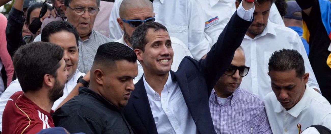 Venezuela, Guaidò ritorna a Caracas: “Se regime osa sequestrarmi ci sarà reazione”