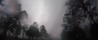 Con la macchina dentro il tornado: il video del “cacciatore” di uragani tra macerie e venti fino a 250 km/h
