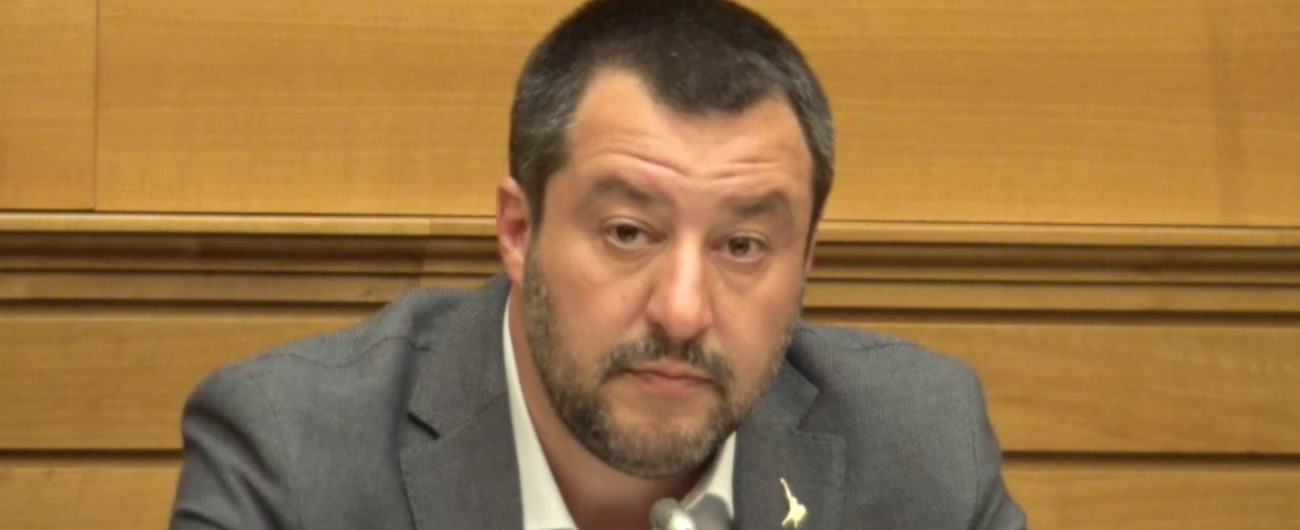 Copertina di Legittima difesa, Salvini: “Garantito da Di Maio su tenuta M5s? Accordo chiuso, sono certo che sarà legge entro marzo”