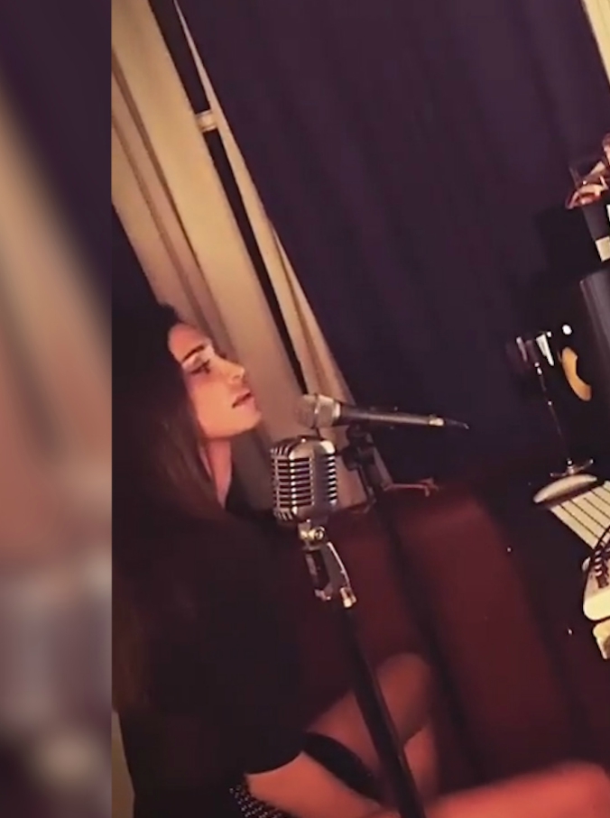 Copertina di Belen Rodriguez canta e incanta sulle note di “Nada es para siempre”: il brano è dedicato a Stefano De Martino?