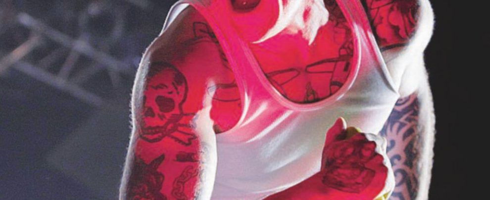 Look cartoonesco - Keith Flint era tra i fondatori dei Prodigy Addio Keith Flint, pioniere Prodigy: ultima vittima dei suoi stessi demoni