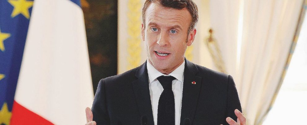 Molto poco “amour” - Il presidente francese Emmanuel Macron, da sempre scettico sull’opera Da Parigi zero fondi Macron non lo vuole e scarica su Roma