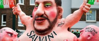 Copertina di Germania, Salvini spunta tra i carri del carnevale di Düsseldorf: allatta razzismo e nazionalismo con la scritta “Brutta Italia”
