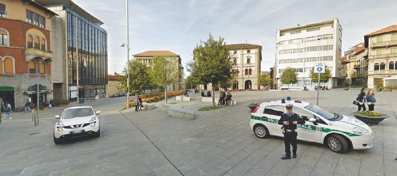 Copertina di “Cantù come Locri” Intimidazioni in aula a cronisti e Antimafia