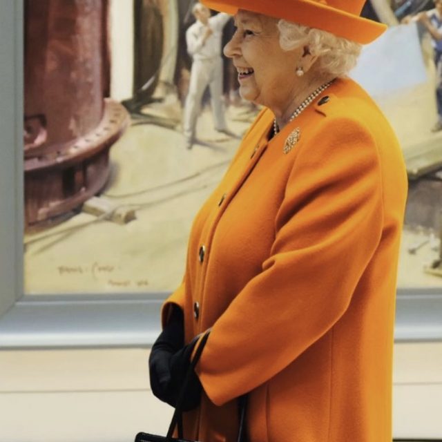 La regina Elisabetta ha fatto il suo primo post su Instagram: ecco cosa ha scritto