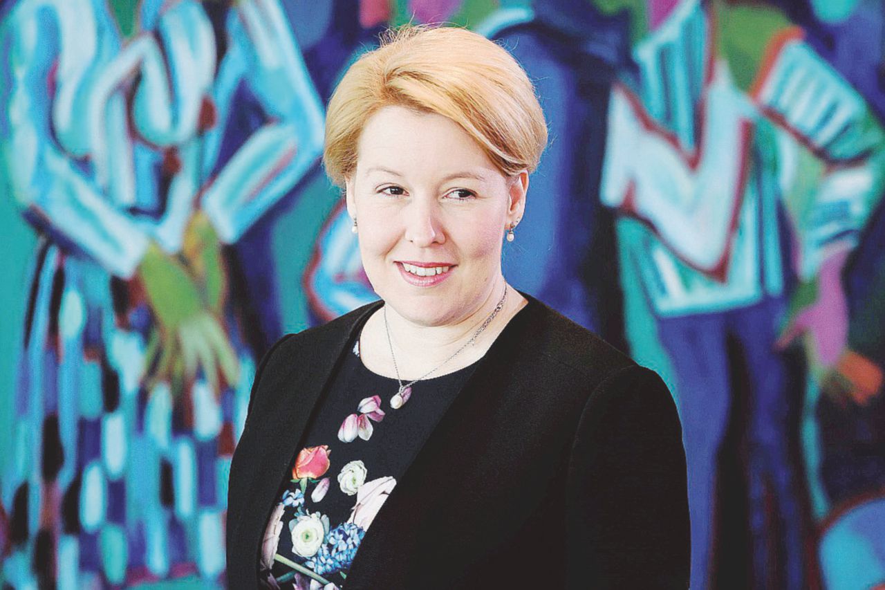 Copertina di “Metà Parlamento alle donne per legge”