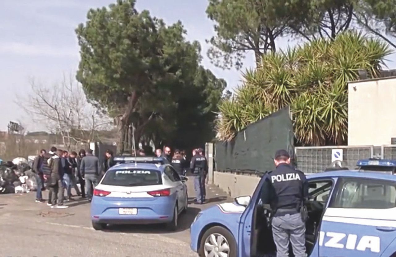 Copertina di Sciopero della logistica ai magazzini Zara. Operai aggrediti con bastoni e pistole taser