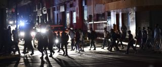 Copertina di Venezuela, blackout nel Paese: Caracas al buio, scuole e uffici chiusi. Maduro accusa gli Usa: “Guerra elettrica”
