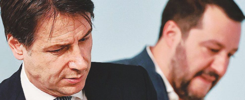 Doppia faccia - Il premier Conte e il ministro Salvini - LaPresse Cade o non cade?