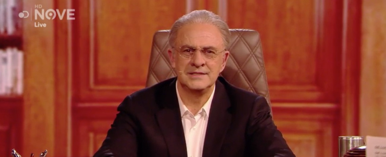 Copertina di Regioni, l’Apocalypse now di Crozza-De Luca in Campania: “Mi piace sentire l’odore del napalm la mattina… e quello du café”