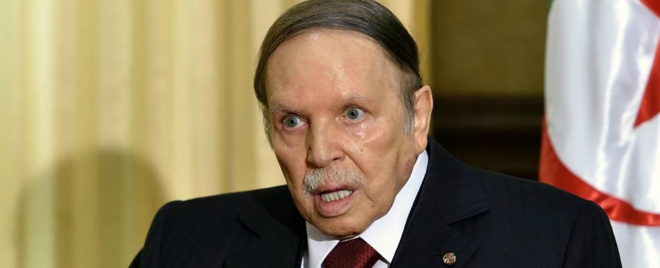 Algeria, Bouteflika: ‘Non mi ricandido per il 5° mandato’. E rinvia le presidenziali