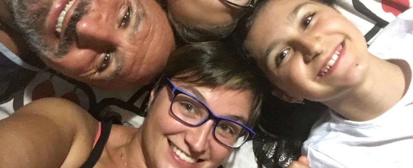 Copertina di “In Italia ansia e tanto lavoro, ma i soldi non bastavano. Alle Canarie abbiamo scoperto la vera ricchezza: calma e tempo”