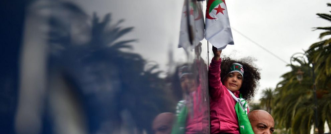 Copertina di Algeria, Bouteflika si arrende e non si ricandida. Resta da capire se sarà vera svolta