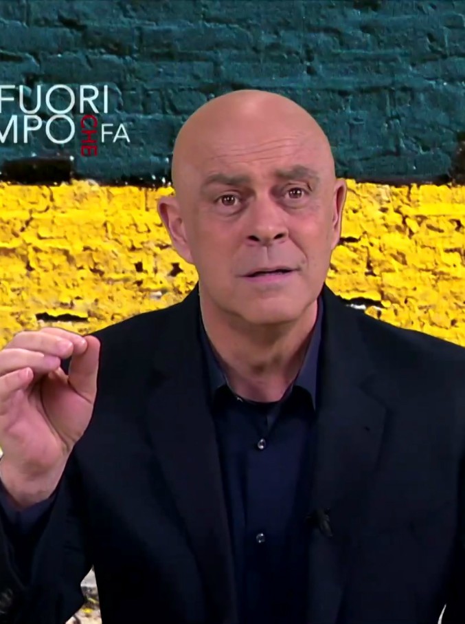 Copertina di Che fuori tempo che fa, Crozza e il trasloco del Pd: “Un bar nella nuova sede? Zingaretti, la gente beve per dimenticarvi”