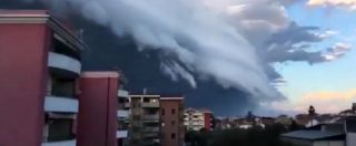 Copertina di La nube sembra uno tsunami: lo spettacolo che ha lasciato a bocca aperta gli abruzzesi. Vedere per credere