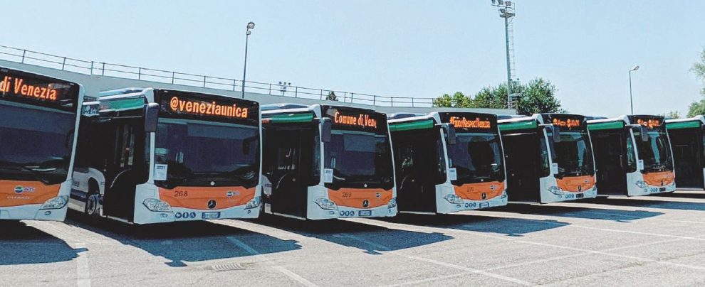 Ultima generazione - La nuova flotta di bus della municipalizzata, presto sulle strade di Venezia Nuovi bus: belli, veloci e tecnologici. Ma solo per le zone che se li meritano