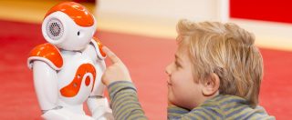 Copertina di I robot NAO possono aiutare i bambini autistici a comunicare, grazie a un progetto europeo