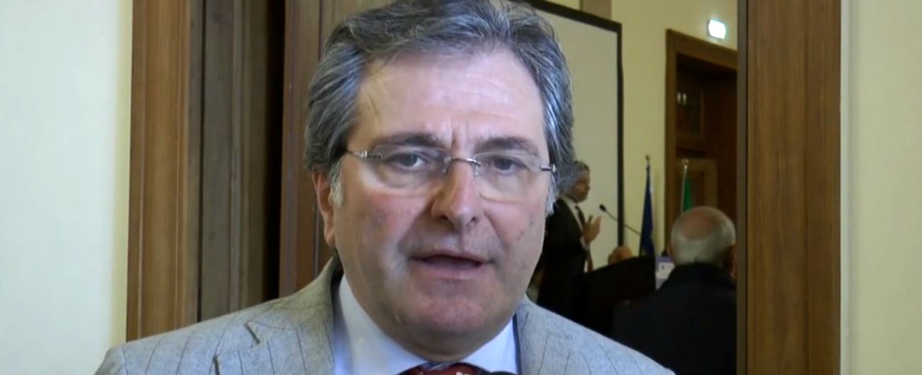 Taranto, “all’ex presidente della Provincia 5mila euro di mazzette al mese”. Il suo corruttore: ‘Quello è più mafioso di Riina’