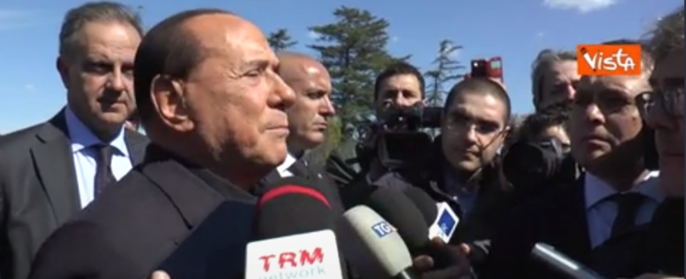 Copertina di Silvio Berlusconi: “Hai fiducia nel governo? Sei un coglione”. Grillo replica: “Le parole gli scappano come peti”