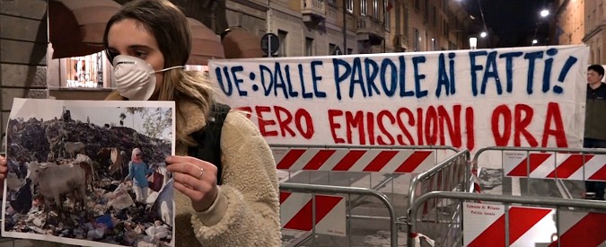 Copertina di Clima, a Milano il corteo della società civile: “Iniziato qualcosa di nuovo. Politici risponderanno a questa necessità?”