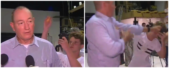 Copertina di Strage Nuova Zelanda, ragazzo colpisce in testa senatore islamofobo con un uovo: lui lo picchia in diretta tv