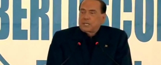 Copertina di Berlusconi e la battuta sul candidato del centrosinistra: “È un farmacista? Speriamo che le supposte per i cittadini…”