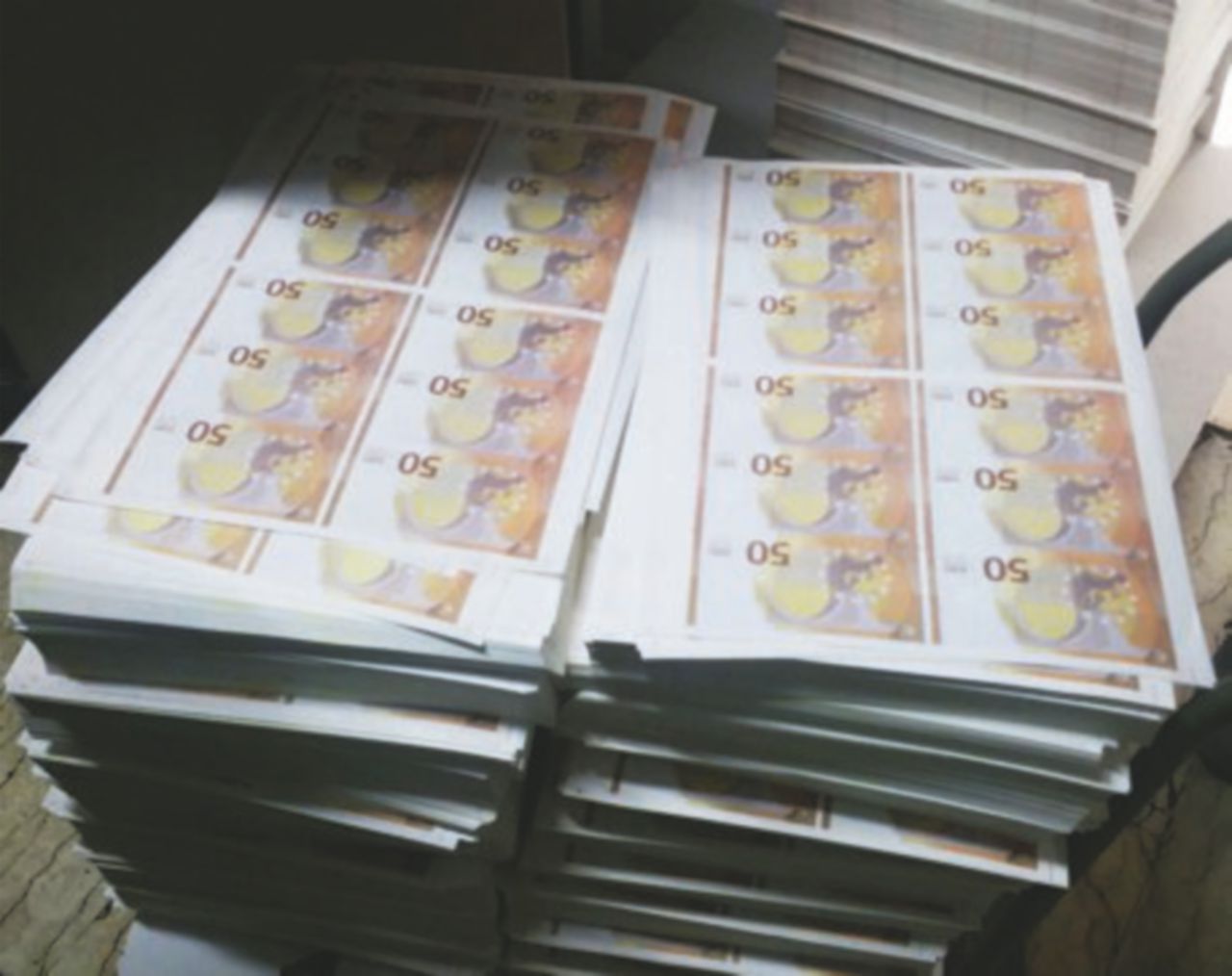 Pagine di banconote false L’ultima “banda degli onesti”. Arrestati con 36 milioni falsi: “Banconote di altissima qualità”