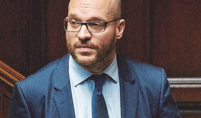 Sì al patrocinio - Il ministro Lorenzo Fontana - LaPresse Famiglia, tre ministri sul palco. Il logo è abusivo, la Lega insiste