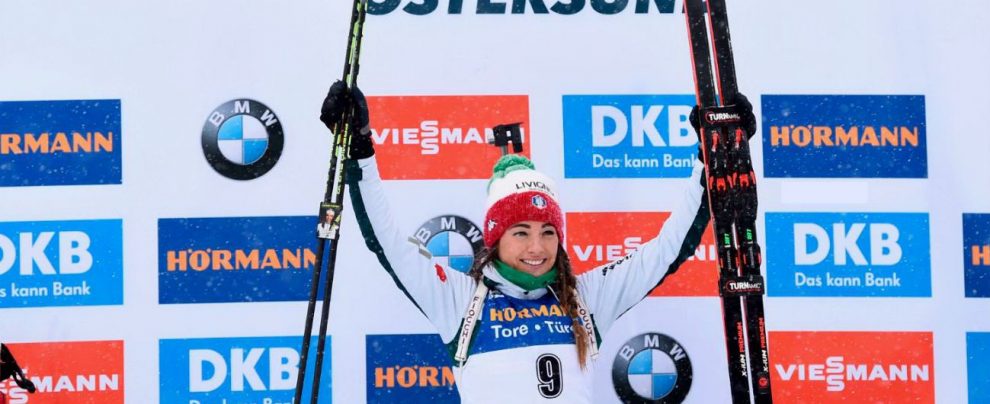Biathlon, storico oro di Dorothea Wierer nella mass start: “Dedico la vittoria alle mie compagne”