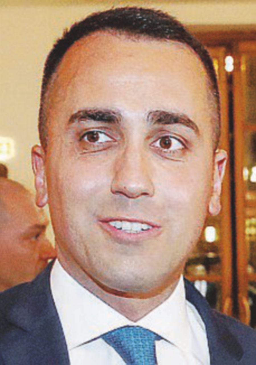 Di Maio all’attacco: “Sono negazionisti, non ci andrei mai”
