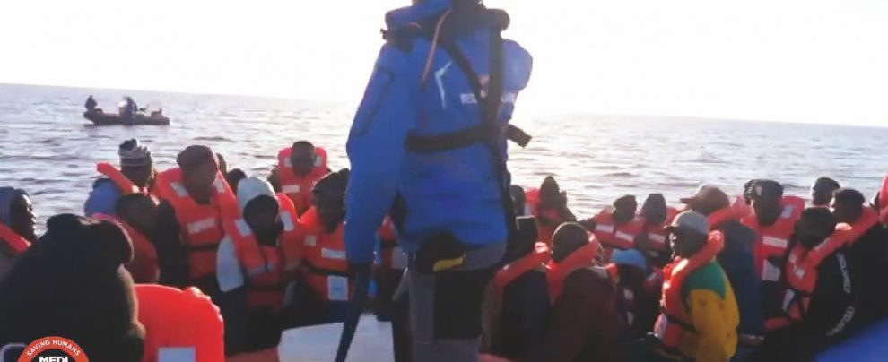 La Ong salva 49 persone. Salvini “chiude” le acque La Ong salva 49 persone. Salvini “chiude” le acque