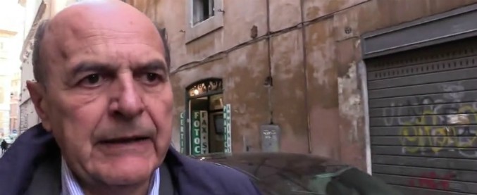Copertina di Mare Jonio, Bersani: “Disumano, li portino a terra”. Poi sbotta: “Come c…. si fa? Se ai 5 stelle sta bene così…”