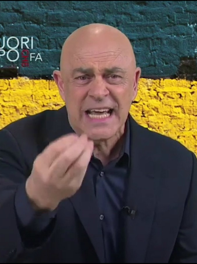 Copertina di Crozza e la gaffe di Toninelli: “Si batte per le auto elettriche con il Suv? Come se Salvini salvasse i migranti con la Diciotti”