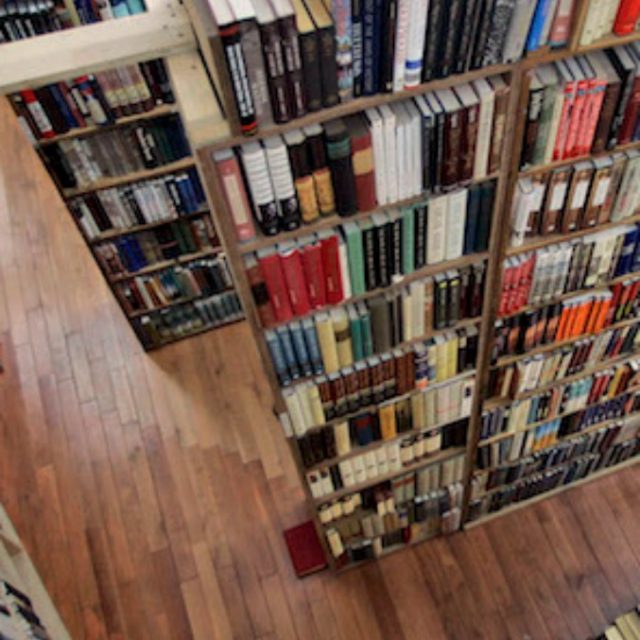 Riotta: “La scarsa qualità dei romanzi italiani? Riflette un mercato librario avido di giallacci volgari, malscritti”. Ah sì?