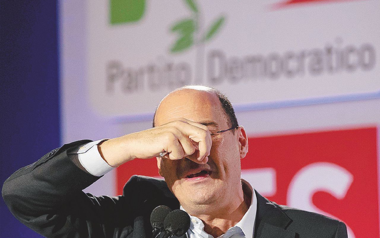 Zingaretti è indagato per finanziamenti illeciti