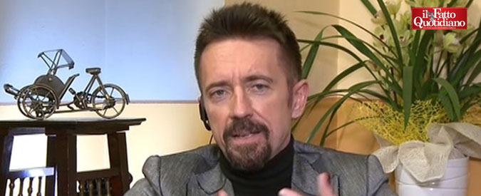 Copertina di Mare Jonio, Scanzi su La7: “Casarini? Stimo chi salva vite umane ma questo è ennesimo regalo a propaganda Salvini”