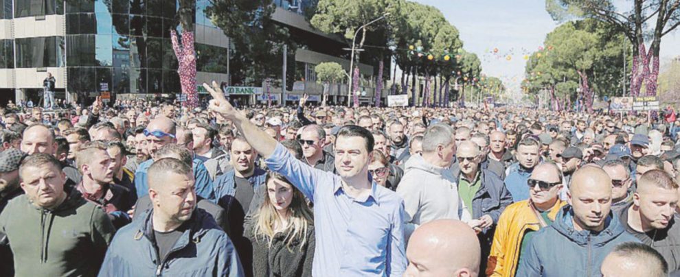 Proteste - Lulzim Basha alla guida della manifestazione a Tirana - Ansa “No all’Albania paradiso di droga e riciclaggio”