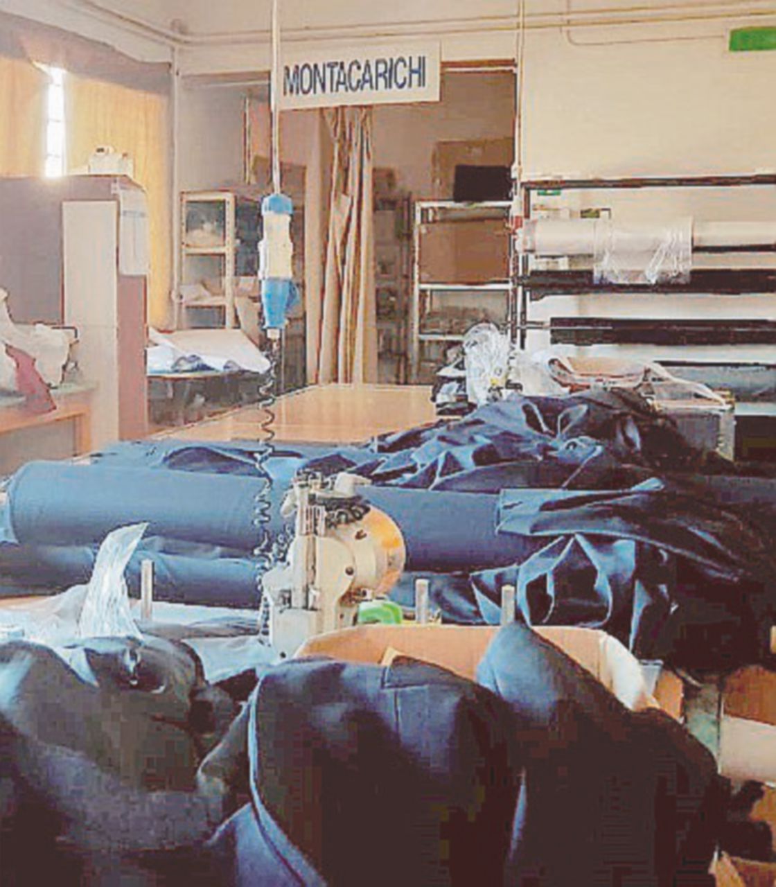I locali - La sartoria cinese - I vigili urbani nella sartoria cinese clandestina: cuciva le loro divise