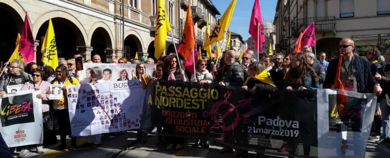 Mafia, a Padova migliaia in strada per il corteo di Libera. Don Ciotti: “Alzare voce mentre tanti scelgono prudente silenzio”