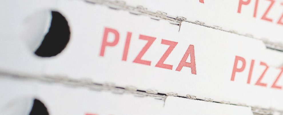Sostanze pericolose - Il passaggio dalla scatola all’alimento - LaPresse Pizza, la sorpresa tossica nascosta dentro il cartone