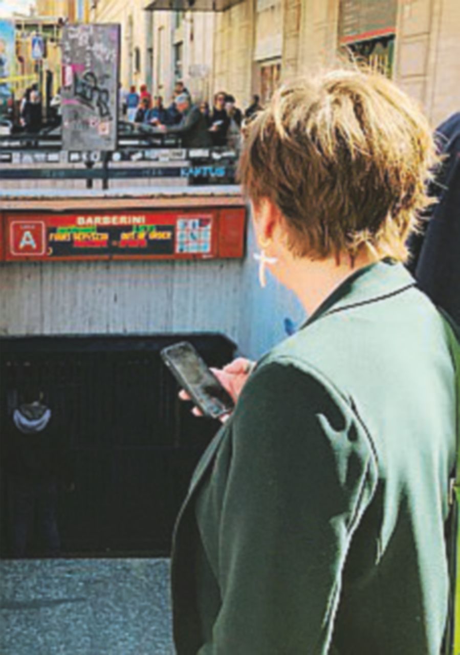 Metropolitana Roma, nuovo incidente su una scala mobile