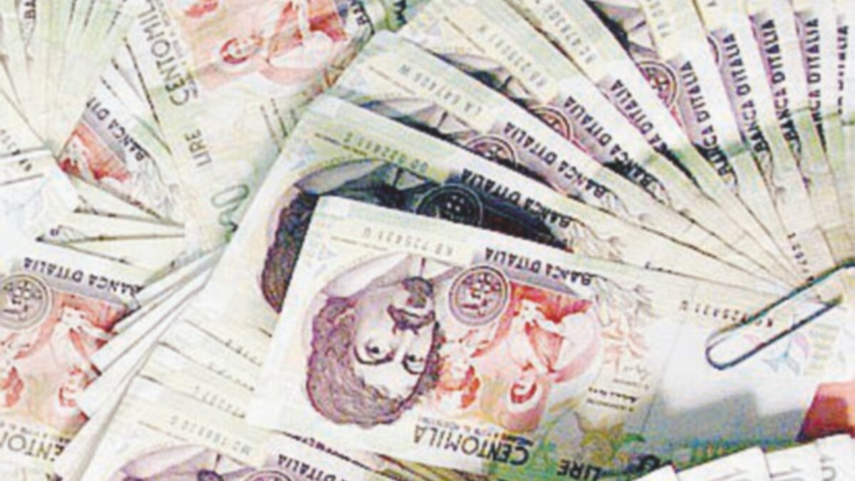Trova due miliardi di lire nella cassetta di sicurezza dello zio defunto, ma non può convertirli in euro: la beffa dell’eredità da un milione